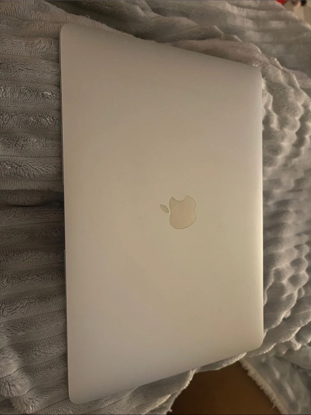 Apple Silver MacBook Laptop 1.6 GHz Dual-Core Intel Core i5 16GB 256 GB